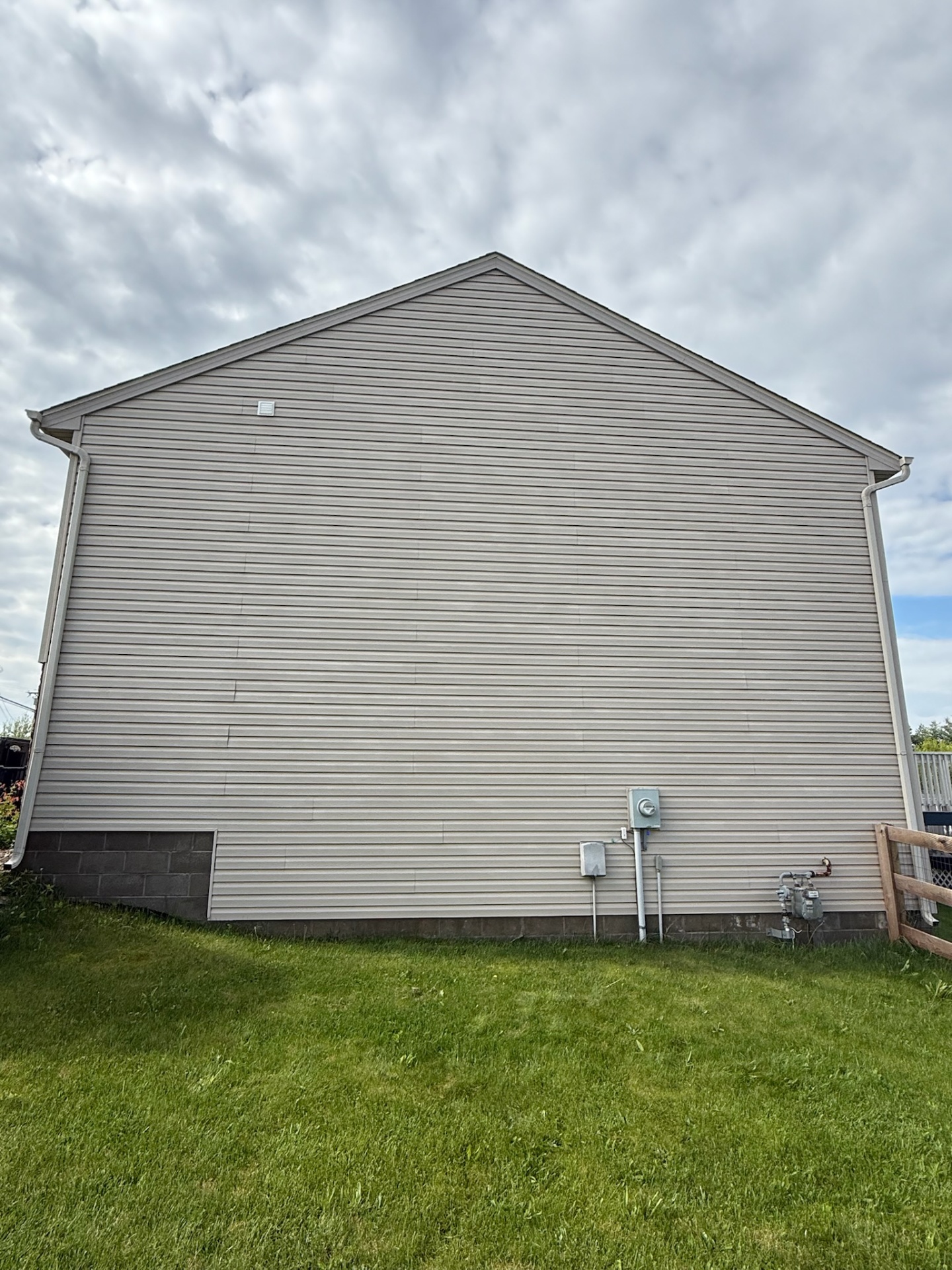 Vinyl siding house wash in Hamilton Ohio - after